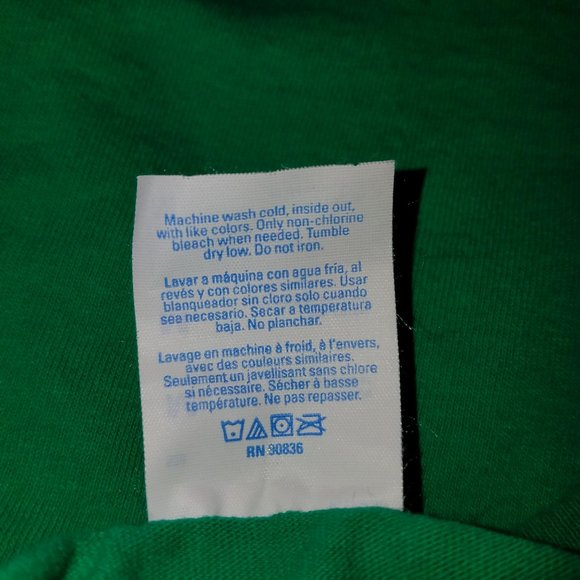 $5 SALE * ToysR'Us Green Holiday Staff T-shirt -Men's Size Medium - Picture 8 of 8